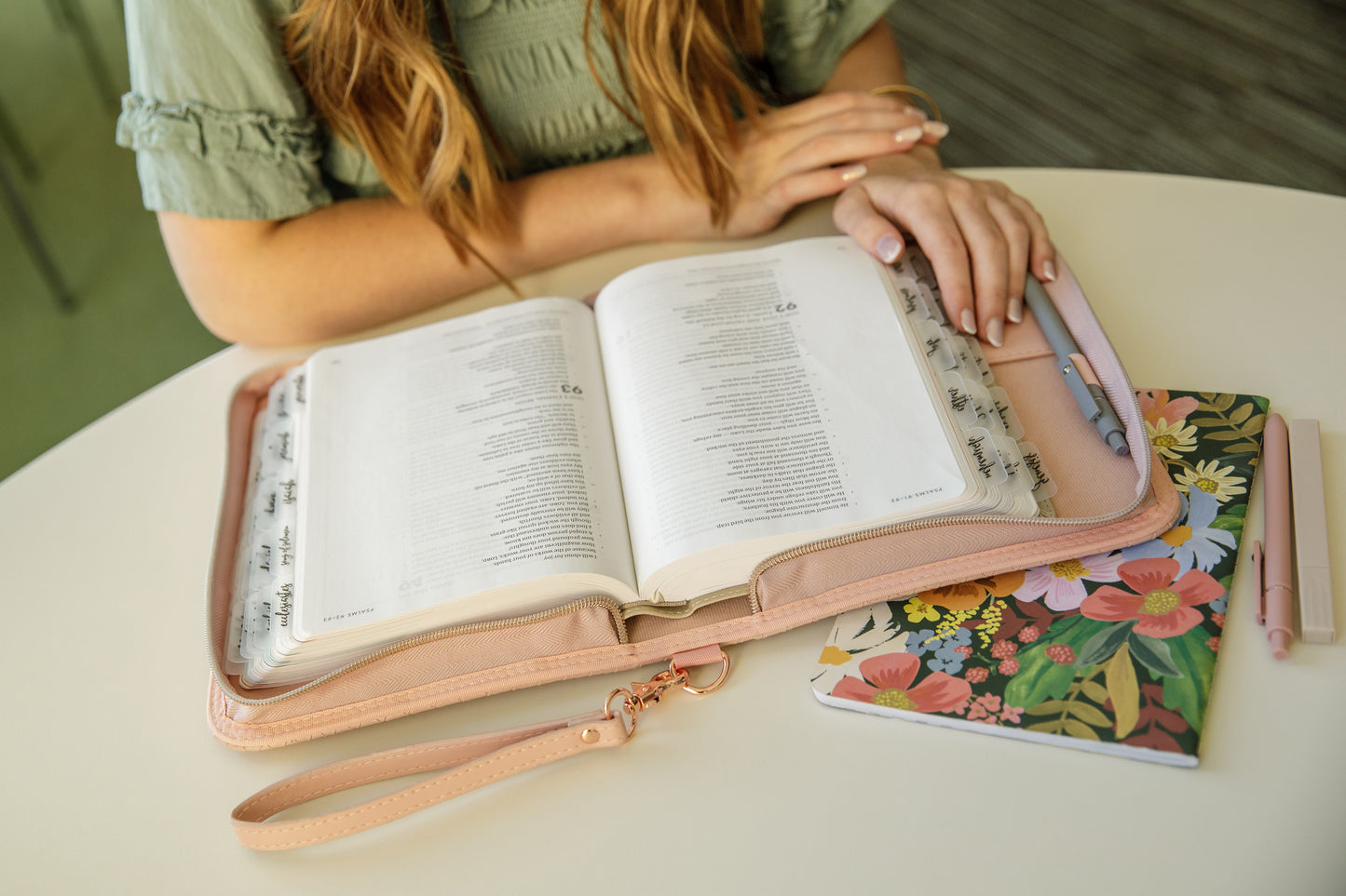 Weave Bible Case, Crossbody (Blush)