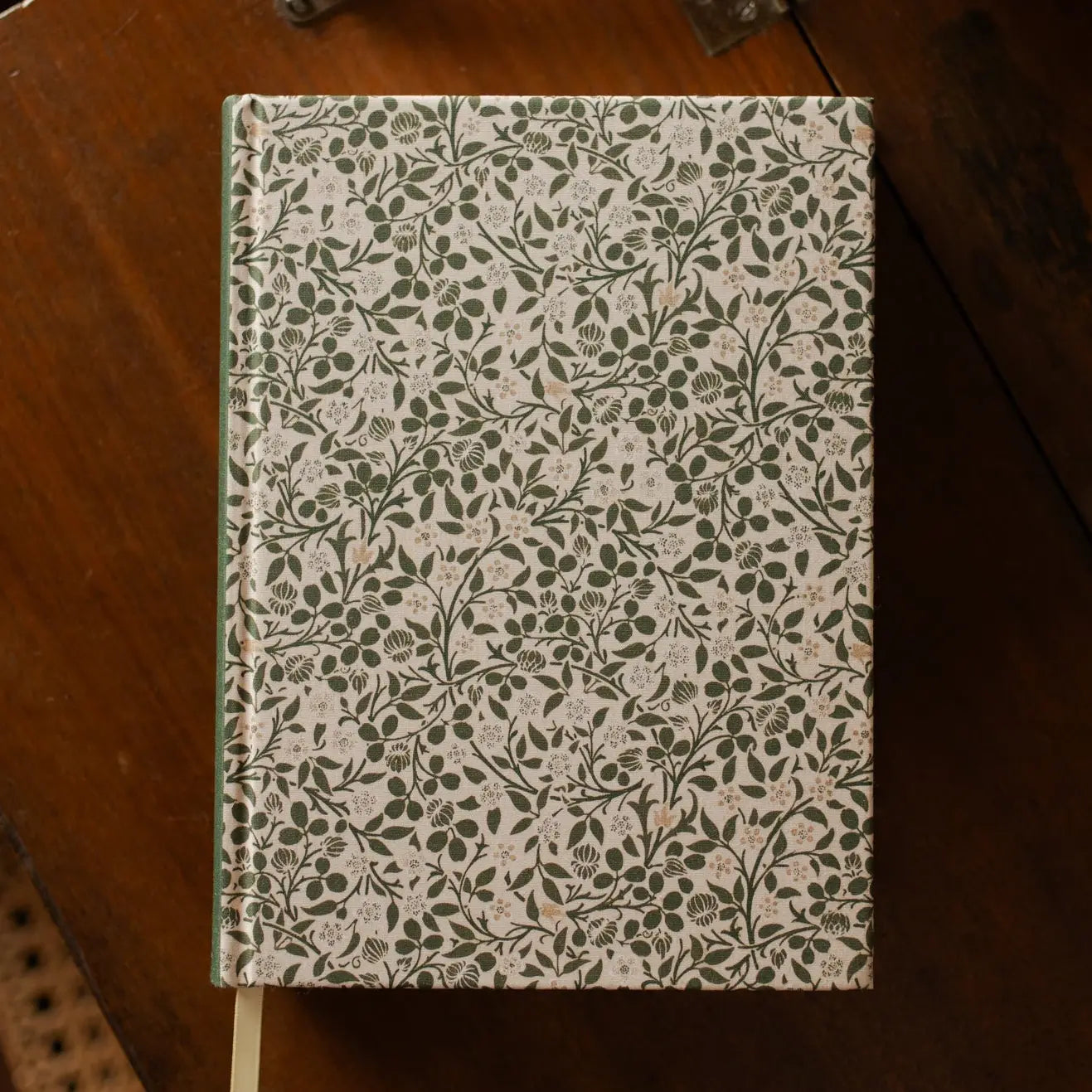 ESV Single Column Journaling Bible: Clover