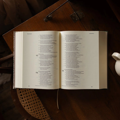 ESV Single Column Journaling Bible: Clover