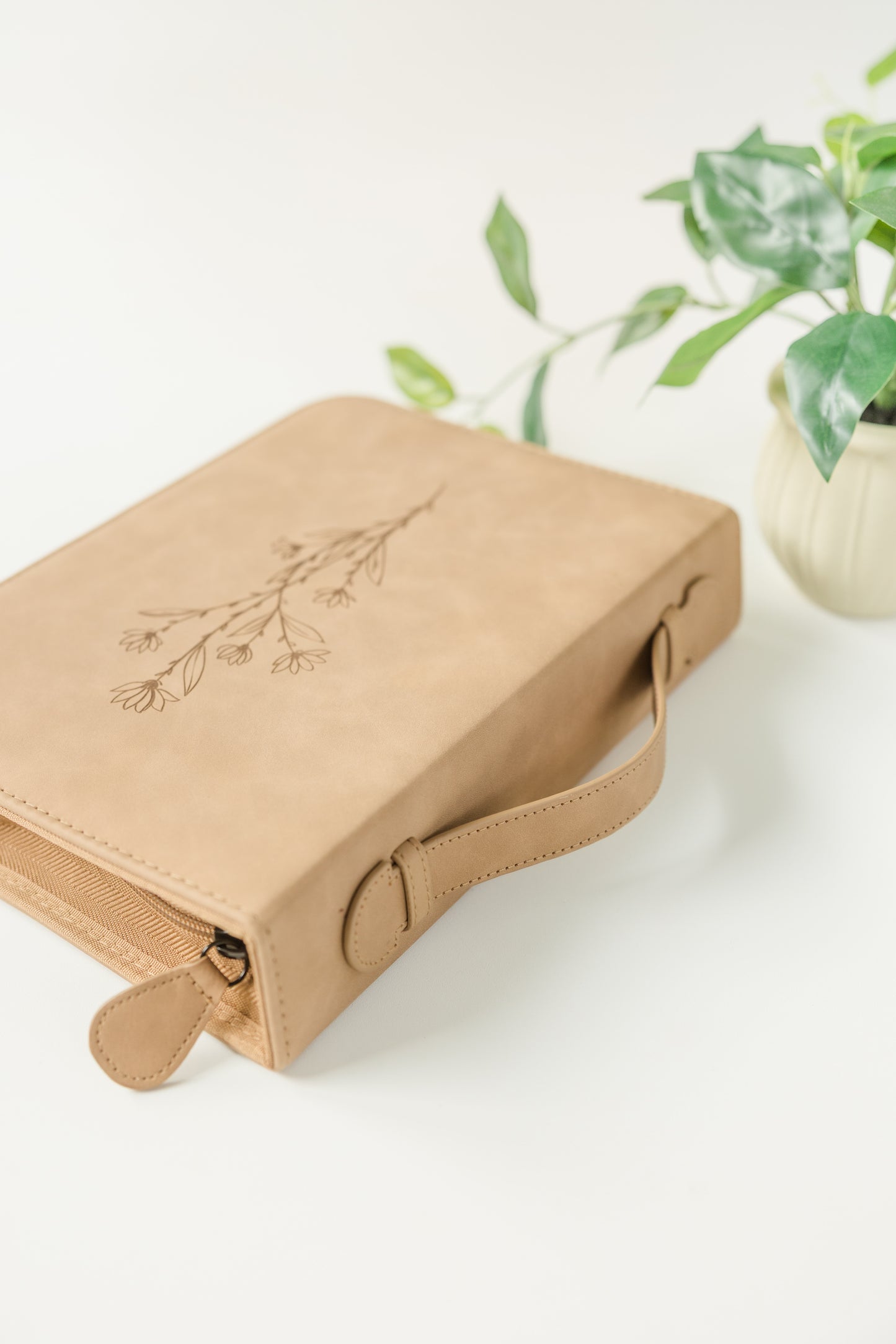 Single Floral Bible Case, Vegan Leather, Heat-Stamp-Debossed (Wholesale)