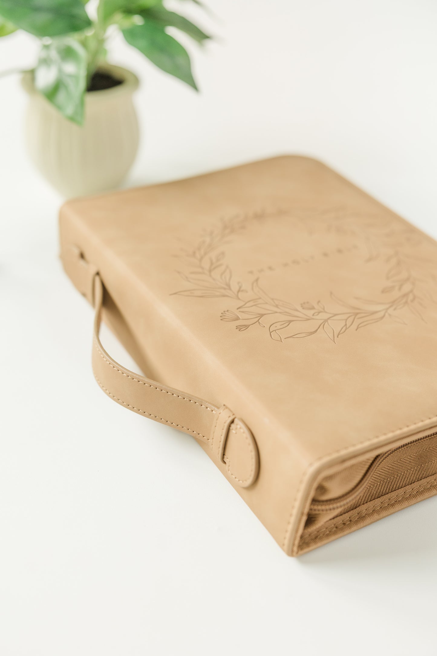 (Wholesale) Wreath Bible Case, Debossed