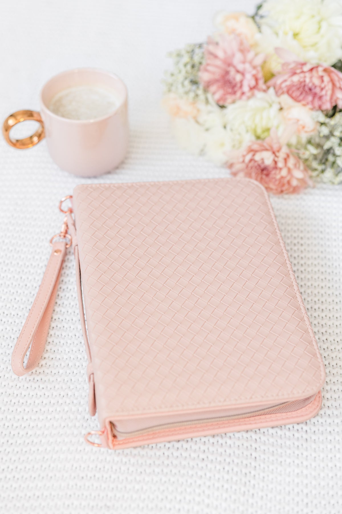 (Wholesale) Weave Bible Case, Crossbody BLUSH