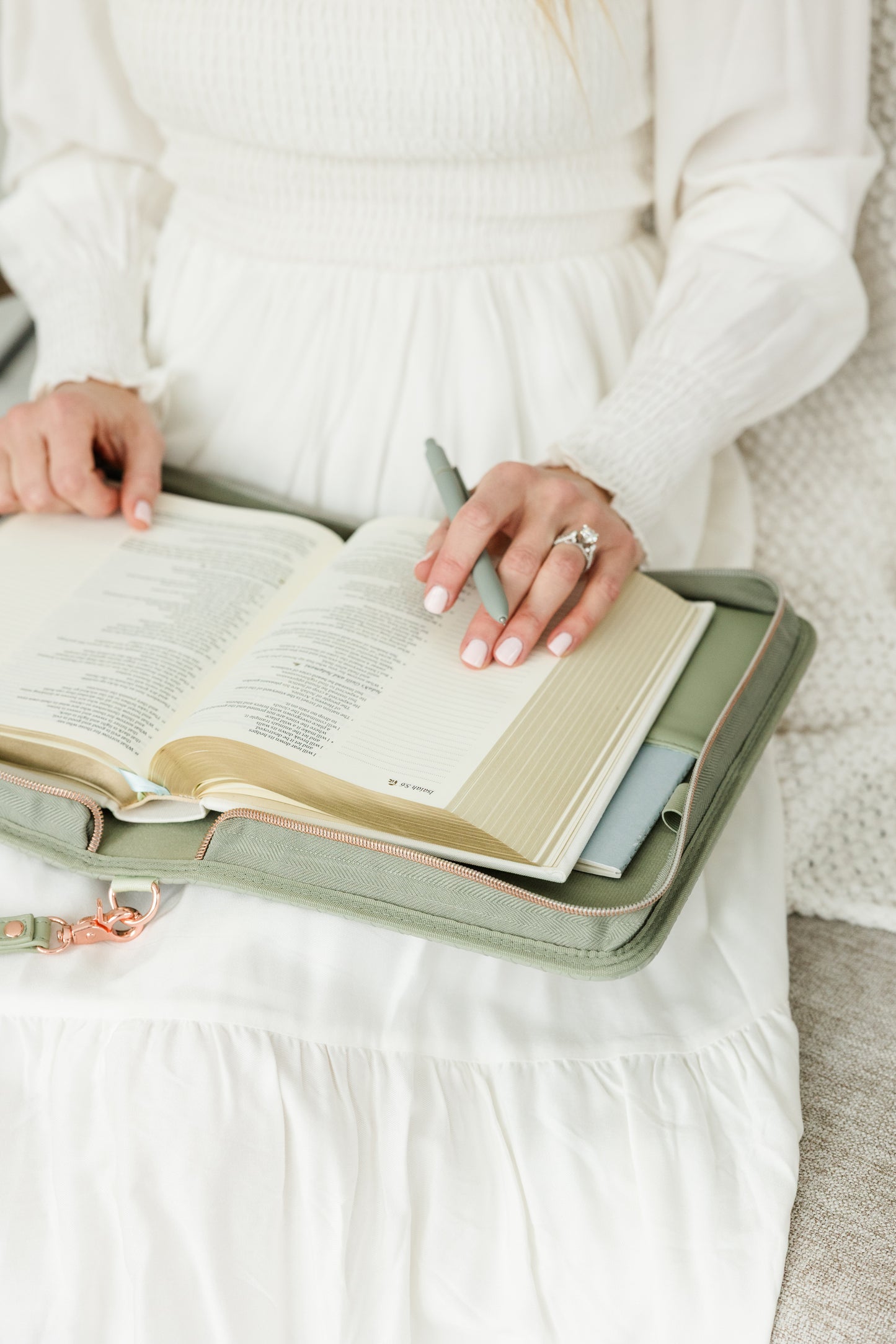 NLT Notetaking Bible: Lisbon Theme