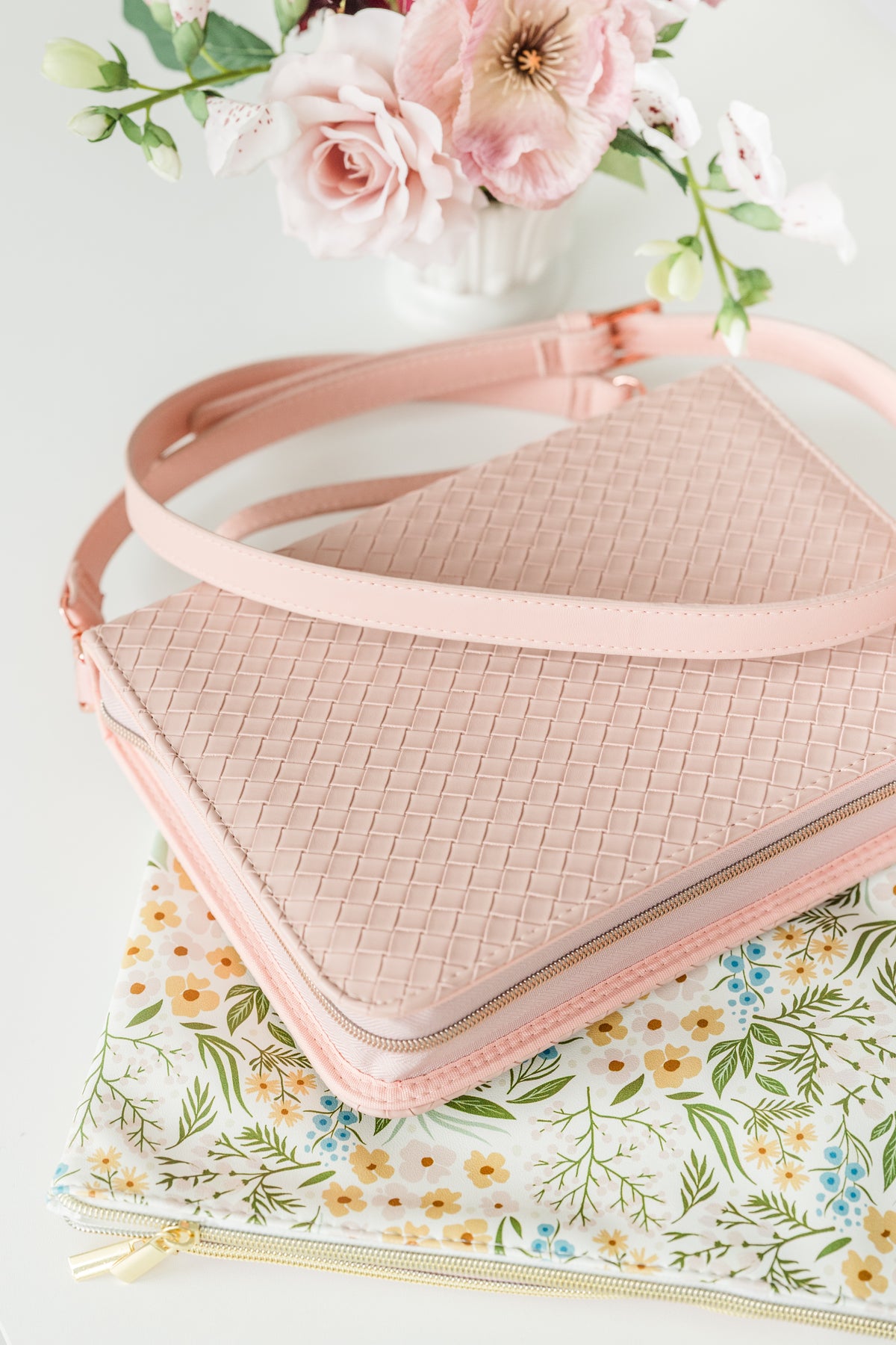 (Wholesale) Weave Bible Case, Crossbody BLUSH