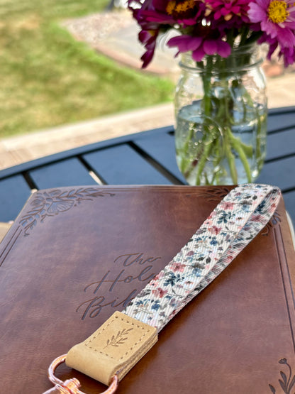 (Wholesale) Wristlet Keychain Cottage Blossom