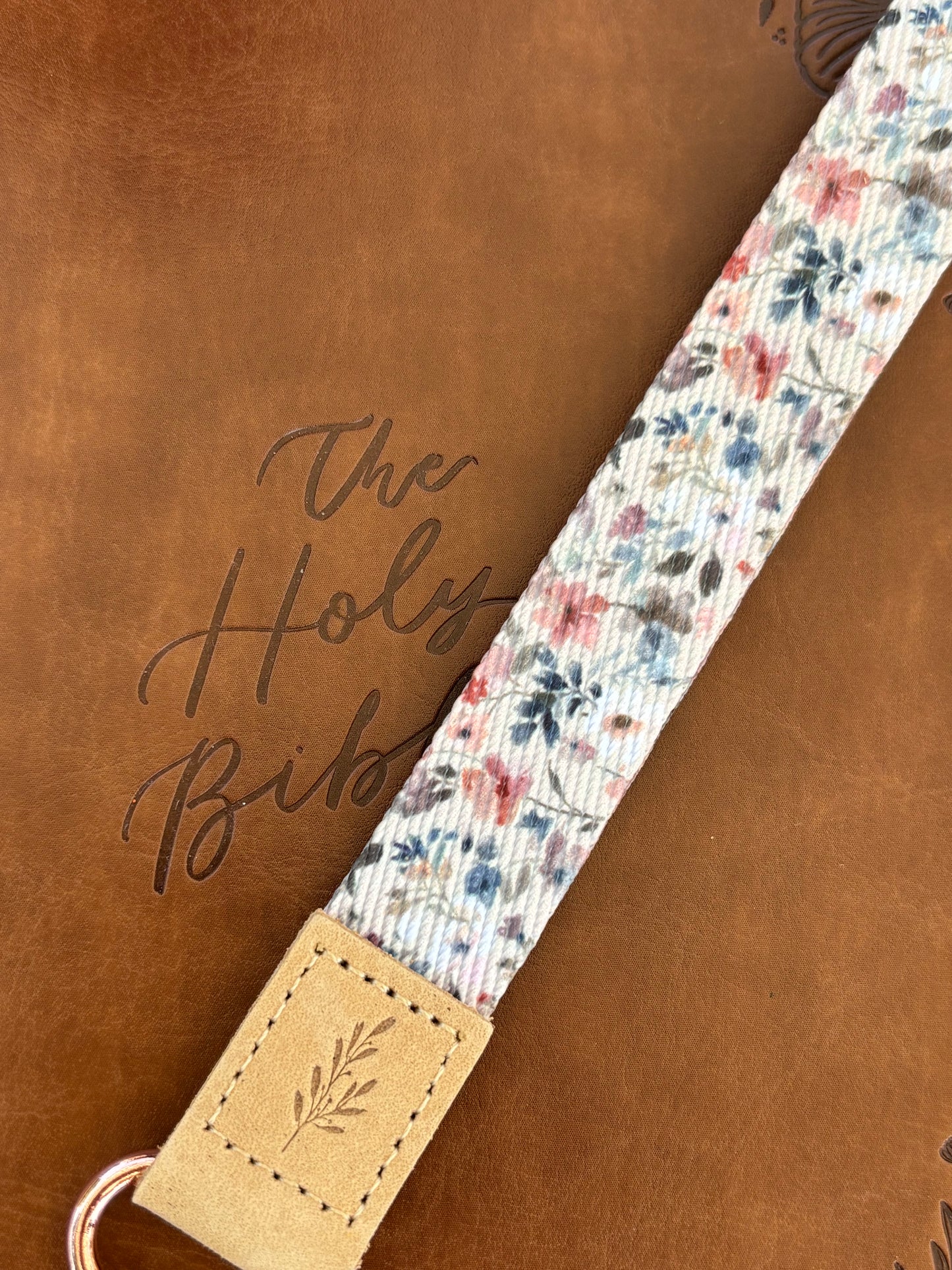 (Wholesale) Wristlet Keychain Cottage Blossom
